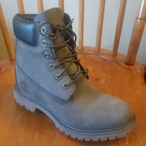 Grey Timberlands